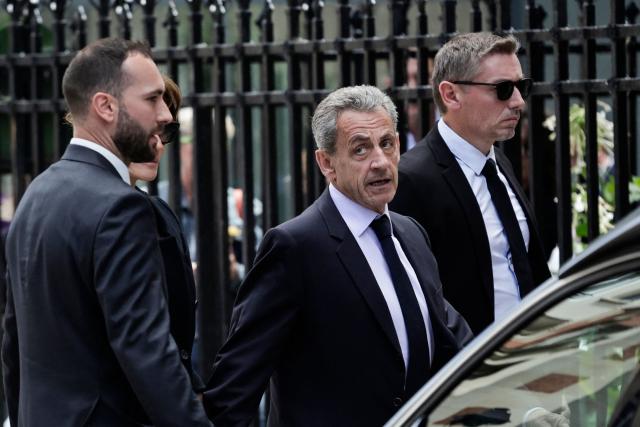 France's former president Nicolas Sarkozy (C)  arrives to attend the funeral ceremony for late Bernadette Chirac, widow of former French president Jacques Chirac at the Basilica Sainte-Clotilde, in Paris on June 12, 2026. Bernadette Chirac passed away at 93 years old on June 5. She stood by her late husband, former French president Jacques Chirac, during 12 years as first lady, but also forged her own, more discreet, political career. (Photo by STEPHANE DE SAKUTIN / AFP)
