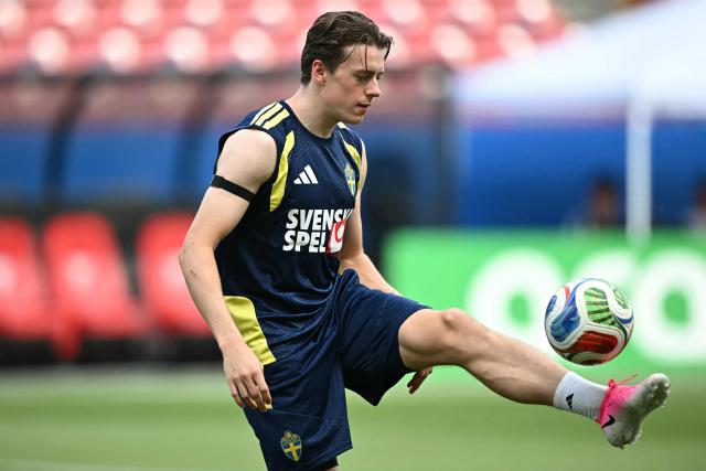 Sweden's midfielder #24 Elliot Stroud practices during a training session ahead of Sweden's 2026 World Cup football tournament Group F football match against Tunisia at Dallas stadium in Dallas on June 12, 2026. (Photo by Paul ELLIS / AFP)
