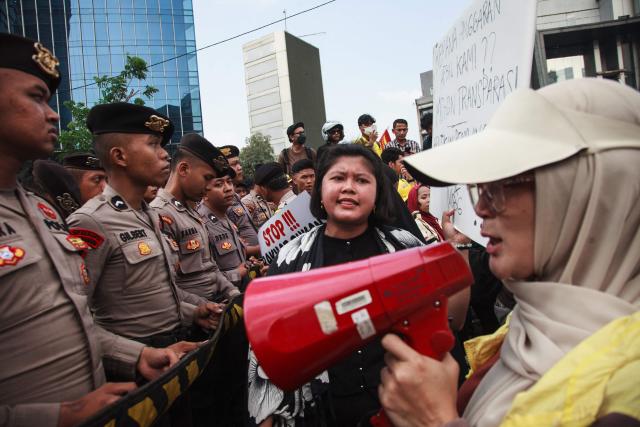 University students protest against a steep rise in non-subsidised fuel prices and the government’s budget waste, urging authorities to halt the free school meals programme (MBG), in Jakarta on June 12, 2026. Hundreds of Indonesian students demonstrated in Jakarta on June 12 to demand the government correct its course as the Southeast Asian country grapples with worsening economic conditions. (Photo by Aditya Irawan / AFP)