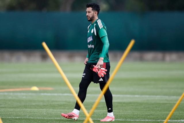 Colombia's goalkeeper #12 Camilo Vargas takes part in a training session for the FIFA 2026 World Cup at the Academia Atlas FC in Guadalajara, Mexico on June 12, 2026. (Photo by Ulises RUIZ / AFP)