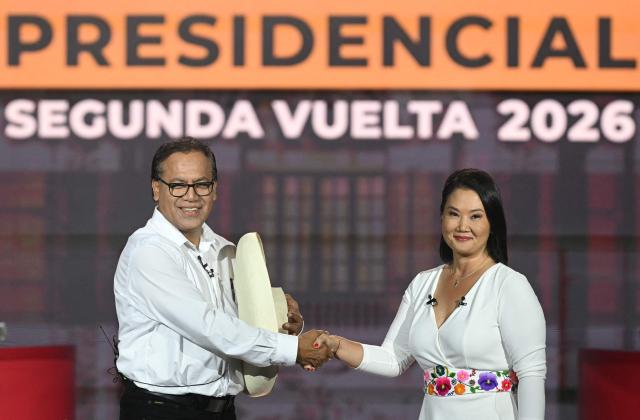 (FILES) Peru's presidential candidates Keiko Fujimori, for the Fuerza Popular party, and Roberto Sanchez, for the Juntos por el Peru party, shake hands during a debate in Lima on May 31, 2026, ahead of the presidential runoff election on June 7. Left-wing presidential candidate Roberto Sanchez proposed to his right-wing rival Keiko Fujimori on June 12, 2026, that all votes in Peru's presidential run-off be recounted. The slow count has now reached 98 per cent, with Fujimori holding a narrow lead. (Photo by ERNESTO BENAVIDES / AFP)