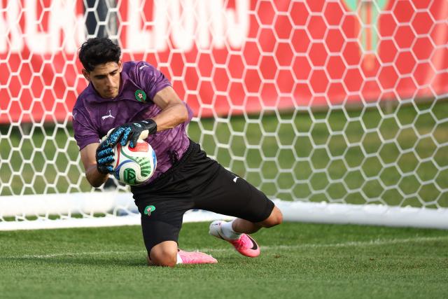 Morocco's goalkeeper #01 Yassine Bounou takes part in a training session at The Pingry School in Basking Ridge, New Jersey on June 12, 2026, on the eve of the 2026 World Cup football match between Brazil and Morocco. (Photo by Charly TRIBALLEAU / AFP)