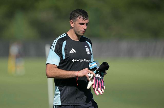 Argentina's goalkeeper Emiliano Martinez leaves a training session for the 2026 FIFA World Cup football tournament at Sporting KC Training Centre in Kansas City on June 12, 2026. (Photo by JUAN MABROMATA / AFP)