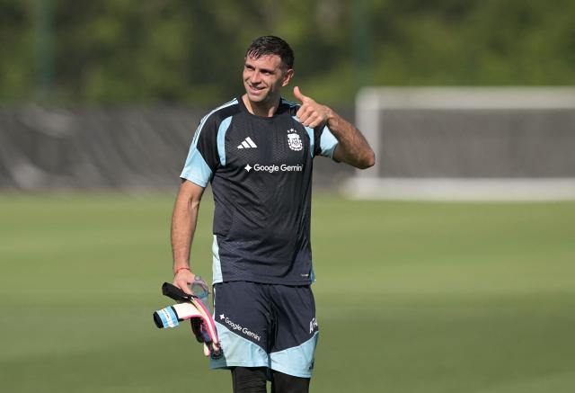 Argentina's goalkeeper Emiliano Martinez gives a thumbs up during a training session for the 2026 FIFA World Cup football tournament at Sporting KC Training Centre in Kansas City on June 12, 2026. (Photo by JUAN MABROMATA / AFP)