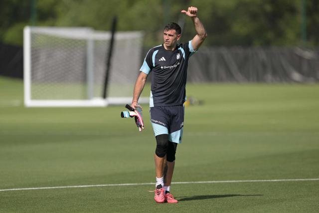 Argentina's goalkeeper Emiliano Martinez gives a thumbs up during a training session for the 2026 FIFA World Cup football tournament at Sporting KC Training Centre in Kansas City on June 12, 2026. (Photo by JUAN MABROMATA / AFP)