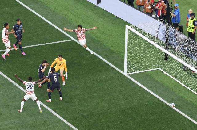 Paraguay's midfielder #16 Damian Bobadilla (C) scores an own goal during the 2026 World Cup Group D football match between USA and Paraguay at the Los Angeles Stadium in Inglewood on June 12, 2026. (Photo by Valerie MACON / AFP)