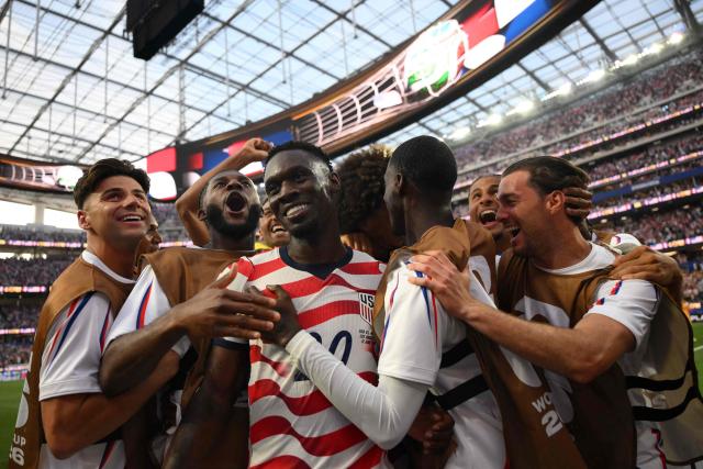 US forward #20 Folarin Balogun (c) celebrates with teammates after scoring his team's third goal during the 2026 World Cup Group D football match between USA and Paraguay at the Los Angeles Stadium in Inglewood on June 12, 2026. (Photo by Patrick T. Fallon / AFP)