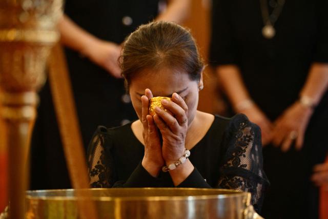 A member of the public pays respects in front of a portrait of the late Thai Princess Bajrakitiyabha Mahidol in the royal throne hall at the Grand Palace in Bangkok on June 13, 2026. Thai Princess Bajrakitiyabha Mahidol, the king's eldest daughter, has died aged 47, the royal palace announced on June 12, more than three years after she was hospitalised following a sudden illness. (Photo by ANTHONY WALLACE / AFP)