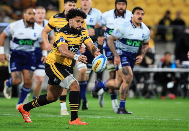 Hurricanes Fehi Fineanganofo makes a pass during the Super Rugby Pacific semi-final match between the Wellington Hurricanes and Auckland Blues in Wellington on June 13, 2026. (Photo by Grant Down / AFP)