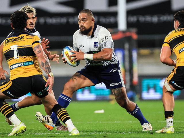 Blues Ofa Tu’ungafasi looks to evade a tackle during the Super Rugby Pacific semi-final match between the Wellington Hurricanes and Auckland Blues in Wellington on June 13, 2026. (Photo by Grant Down / AFP)