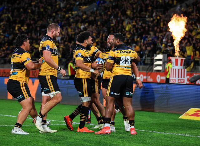 Hurricanes players celebrate a try by Asafo Aumua (2nd-R) during the Super Rugby Pacific semi-final match between the Wellington Hurricanes and Auckland Blues in Wellington on June 13, 2026. (Photo by Grant Down / AFP)