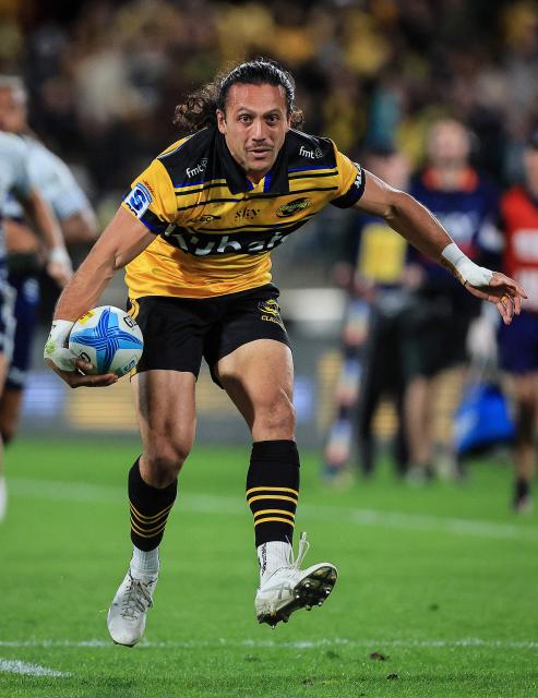 Hurricanes Ereatara Enari runs with the ball  during the Super Rugby Pacific semi-final match between the Wellington Hurricanes and Auckland Blues in Wellington on June 13, 2026. (Photo by Grant Down / AFP)