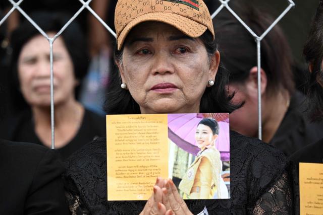 Mourners wait for the hearse to arrive carrying the body of Thai Princess Bajrakitiyabha Mahidol, in front of the Grand Palace where funeral rites will begin for the late princess, in Bangkok on June 13, 2026. Hundreds of black-clad Thai mourners gathered at the royal palace in Bangkok on June 13, awaiting the arrival of the body of the king's eldest daughter a day after her death was announced. (Photo by Lillian SUWANRUMPHA / AFP)