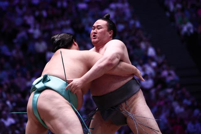 Kazakh sumo wrestler Kinb?zan battles Japanese sumo wrestler Kotozakura during their bout on day 1 of the 2026 MUFG Paris Sumo Tournament, in Paris on June 13, 2026. (Photo by Behrouz MEHRI / AFP)