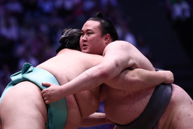 Kazakh sumo wrestler Kinb?zan battles Japanese sumo wrestler Kotozakura during their bout on day 1 of the 2026 MUFG Paris Sumo Tournament, in Paris on June 13, 2026. (Photo by Behrouz MEHRI / AFP)