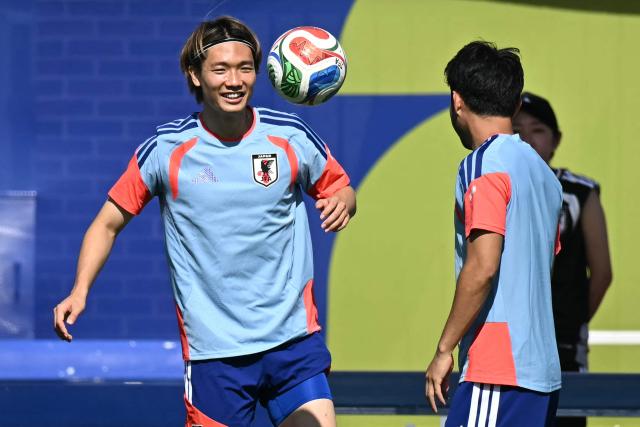Japan's defender #04 Kou Itakura (L) takes part in a training session ahead of Japan's 2026 World Cup football tournament Group F football match against the Netherlands in Dallas on June 13, 2026.  (Photo by Paul ELLIS / AFP)
