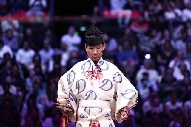 A referee gestures during a bout on day 1 of the 2026 MUFG Paris Sumo Tournament, in Paris on June 13, 2026. (Photo by Behrouz MEHRI / AFP)