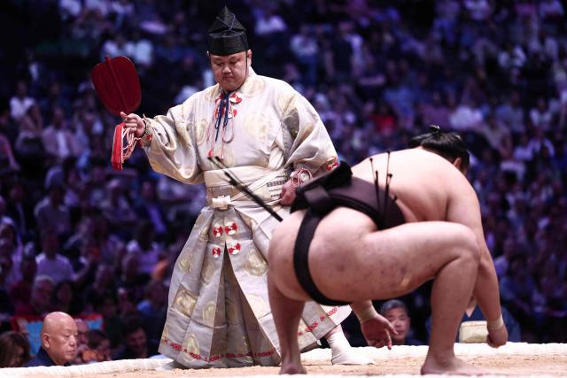 Mongolian sumo wrestler Hoshoryu (R) gestures next to the referee on day 1 of the 2026 MUFG Paris Sumo Tournament, in Paris on June 13, 2026. (Photo by Behrouz MEHRI / AFP)
