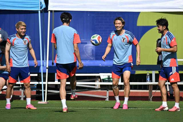 Japan's defender #04 Kou Itakura (2ndR) and teammates take part in a training session ahead of Japan's 2026 World Cup football tournament Group F football match against the Netherlands in Dallas on June 13, 2026.  (Photo by Paul ELLIS / AFP)