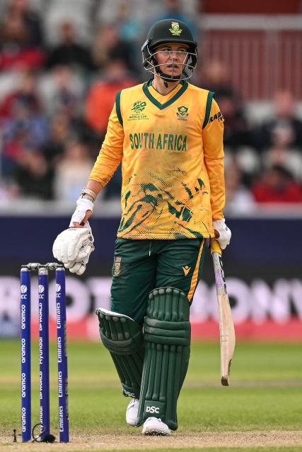 South Africa's Marizanne Kapp walks off after being dismissed during the ICC Women's T20 cricket world cup 2026 game between Australia and South Africa, at Old Trafford in Manchester, north-west England on June 13, 2026. (Photo by Oli SCARFF / AFP)
