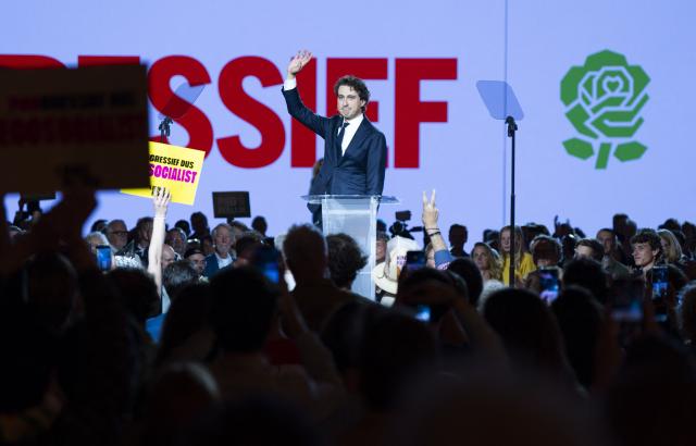 Dutch politician Jesse Klaver (C) gestures and reacts on stage as he attends the Founding Congress of Progressive Netherlands (PRO), a merged party of GroenLinks and the PvdA, in the Brabanthallen in 's-Hertogenbosch on June 13, 2026. (Photo by Jeroen Jumelet / ANP / AFP) / Netherlands OUT