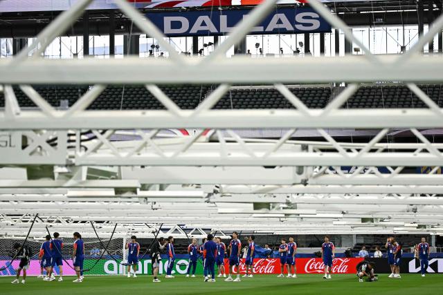 Japan's players walk on the pitch under heat lamps at Dallas Stadium on the eve of the 2026 World Cup football tournament Group F football match against Netherlands in Dallas on June 13, 2026.  (Photo by Paul ELLIS / AFP)