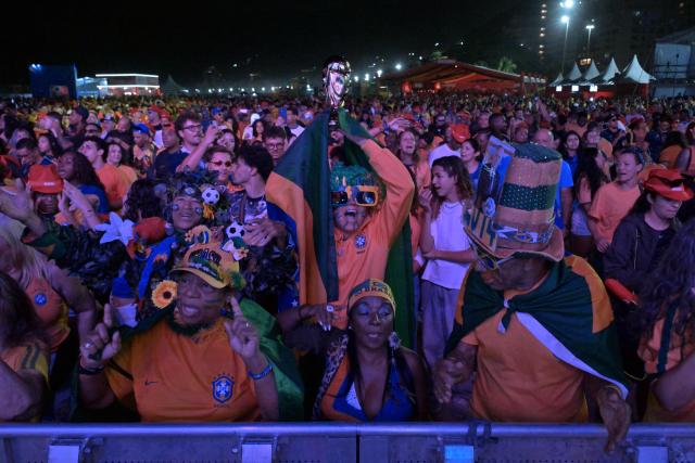 EDITORS NOTE: Graphic content / Brazilian fans watch the live broadcast of the 2026 World Cup football match between Brazil and Morocco at the Copacabana Arena in Rio de Janeiro, Brazil, on June 13 2026. (Photo by NELSON ALMEIDA / AFP)