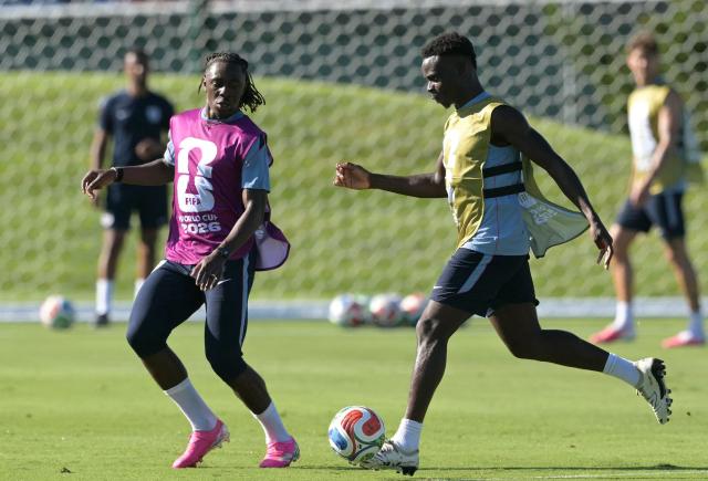 England's midfielder #21 Eberechi Eze (L) and forward #07 Bukayo Saka fight for the ball diring a training session ahead of England's 2026 World Cup football tournament Group L football match against Croatia at Swope Soccer Village in Kansas City on June 13, 2026.  (Photo by JUAN MABROMATA / AFP)