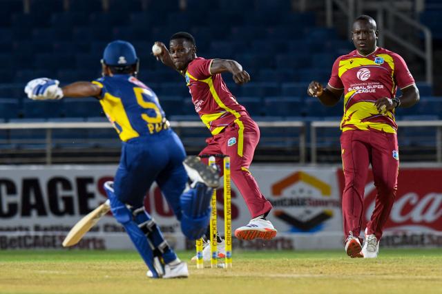 Shamar Joseph (C) of West Indies attempts to run out Pavan Rathnayake (L) of Sri Lanka during the second Twenty20 (T20) international cricket match between West Indies and Sri Lanka at Sabina Park in Kingston, Jamaica, on June 13, 2026. (Photo by Randy Brooks / AFP)