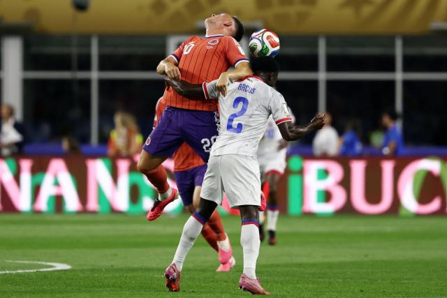 Scotland's forward #10 Che Adams and Haiti's defender #02 Carlens Arcus fight for the ball during the 2026 World Cup Group C football match between Haiti and Scotland at the Boston Stadium in Foxborough on June 13, 2026. (Photo by FRANCK FIFE / AFP)