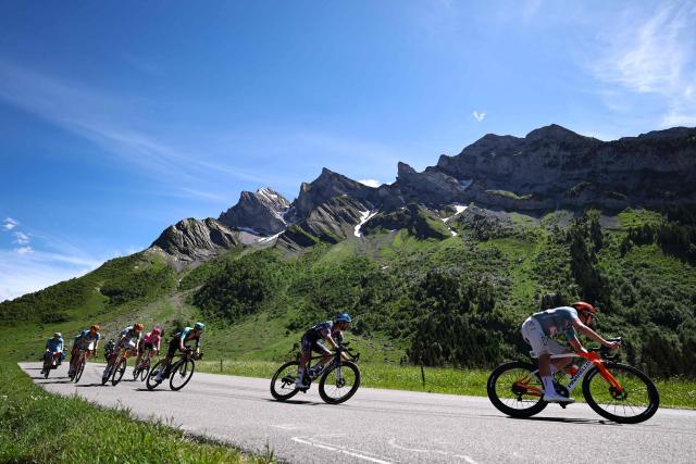 Netcompany Ineos Cycling Team's French rider Kévin Vauquelin (R) leads a breakaway in the descent of Col des Aravis during the 8th and final stage of the Tour Auvergne-Rhone-Alpes cycling race (formerly known as the Criterium du Dauphine), 120,1km between Beaufort and Plateau de Solaison, in the French Alps on June 14, 2026. (Photo by Anne-Christine POUJOULAT / AFP)