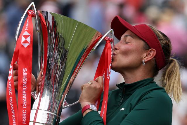 Croatia's Donna Vekic poses for photographers with the winners trophy after her victory over Britain's Emma Raducanu after their women's singles final tennis match at the HSBC WTA Championships at Queen's Club in west London on June 14, 2026. (Photo by Adrian Dennis / AFP)