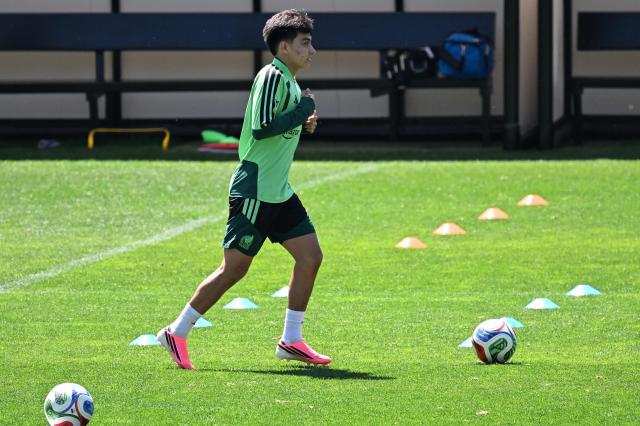 Mexico's midfielder #19 Gilberto Mora takes part a training session at Centro de Alto Rendimiento (CAR) in Mexico City on June 14, 2026. (Photo by Alfredo ESTRELLA / AFP)