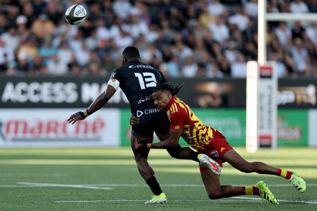 Perpignan's French wing Jefferson-Lee Joseph (R) tackles Provence Rugby's Fidjian centre Setareki Bituniyata (L) during the French Top14 / ProD2 rugby union access-match for the 2026/27 season between Provence Rugby and Perpignan at the Maurice-David stadium in Aix-en-Provence, near Marseille, on June 14, 2026. (Photo by Thibaud MORITZ / AFP)