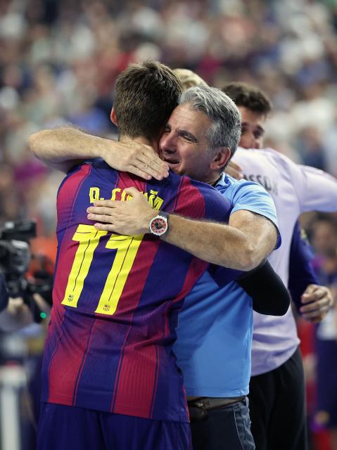 FC Barcelona's Spanish headcoach Antonio Carlos Ortega Perez (R) and  FC Barcelona's Bosnian-born right back #11 Djordje Cikusa celebrate after winning the EHF Men's Handball Champions League Final 4 final between Barca and Fuechse Berlin in Cologne, western Germany on June 14, 2026. Barca won the match 37:34. (Photo by Ronny HARTMANN / AFP)