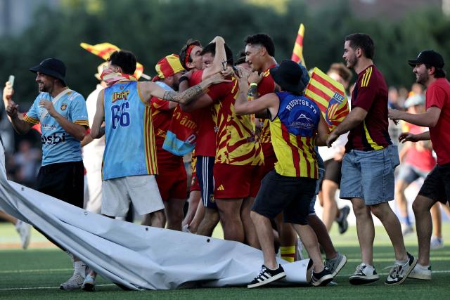 Perpignan's players celebrate after winning the French Top14 / ProD2 rugby union access-match for the 2026/27 season between Provence Rugby and Perpignan at the Maurice-David stadium in Aix-en-Provence, near Marseille, on June 14, 2026. (Photo by Thibaud MORITZ / AFP)