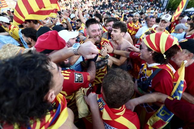 Perpignan's English prop Kieran Brookes celebrates with supporters after winning the French Top14 / ProD2 rugby union access-match for the 2026/27 season between Provence Rugby and Perpignan at the Maurice-David stadium in Aix-en-Provence, near Marseille, on June 14, 2026. (Photo by Thibaud MORITZ / AFP)