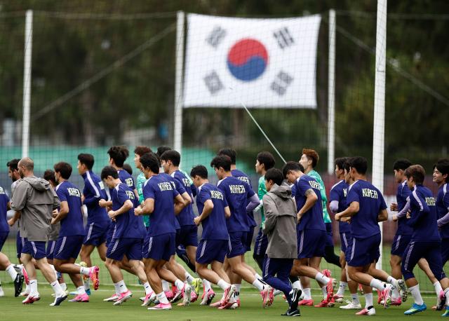 South Korea's players take part in a training session during the 2026 World Cup football tournament at the Chivas Verde Valle in Guadalajara on June 14, 2026. (Photo by Ulises RUIZ / AFP)