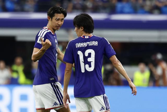Japan's defender #21 Hiroki Ito (L) speaks with Japan's midfielder #13 Keito Nakamura during the 2026 World Cup Group F football match between the Netherlands and Japan at the Dallas Stadium in Arlington on June 14, 2026.  (Photo by Aric Becker / AFP)
