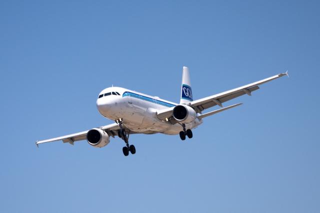 The plane carrying the Iran's National football team flies over Los Angeles International Airport before landing on June 14, 2026, on the eve of the 2026 World Cup football match between Iran and New Zealand.  (Photo by ETIENNE LAURENT / AFP)