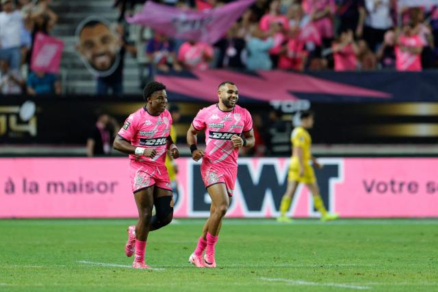 Stade Français' English center Joe Marchant (R) celebrates with Stade Français' Spanish winger Samuel Ezeala (L) after scoring a try during the French Top14 rugby union play-off match between Stade Francais Paris and Stade Rochelais (La Rochelle) at the Jean-Bouin Stadium in Paris on June 14, 2026. (Photo by GEOFFROY VAN DER HASSELT / AFP)