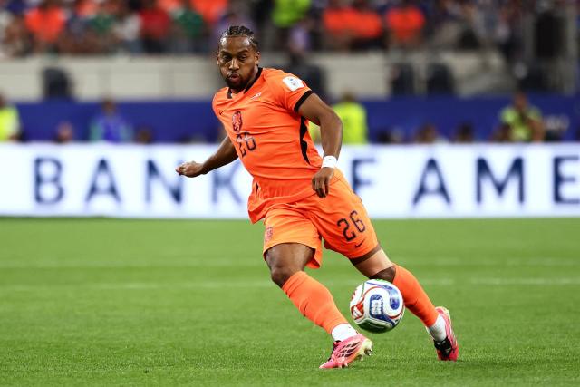 Netherlands' midfielder #26 Quinten Timber controls the ball during the 2026 World Cup Group F football match between the Netherlands and Japan at the Dallas Stadium in Arlington on June 14, 2026.  (Photo by Aric Becker / AFP)