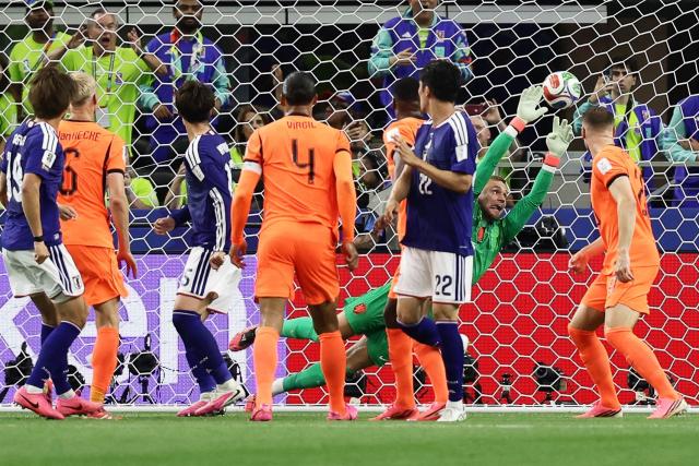 Netherlands' goalkeeper #01 Bart Verbruggen (R) dives and concedes Japan's second goal scored by Japan's midfielder #15 Daichi Kamada (3rd L)  during the 2026 World Cup Group F football match between the Netherlands and Japan at the Dallas Stadium in Arlington on June 14, 2026.  (Photo by Aric Becker / AFP)
