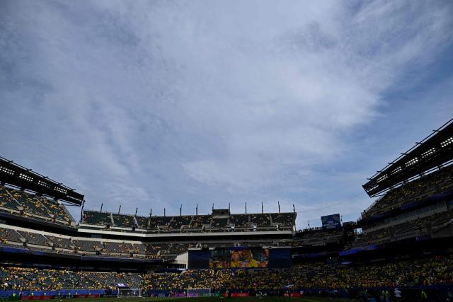 Ecuadorian fans await the start of the 2026 World Cup Group E football match between Ivory Coast and Ecuador at the Philadelphia Stadium in Philadelphia on June 14, 2026.  (Photo by MAURO PIMENTEL / AFP)