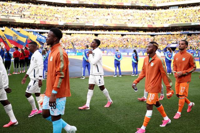 Ivory Coast and Ecuador players walk onto the pitch ahead of the 2026 World Cup Group E football match between Ivory Coast and Ecuador at the Philadelphia Stadium in Philadelphia on June 14, 2026.  (Photo by CHARLY TRIBALLEAU / AFP)