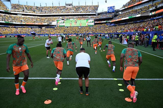 Ivory Coast's players warm up ahead of the 2026 World Cup Group E football match between Ivory Coast and Ecuador at the Philadelphia Stadium in Philadelphia on June 14, 2026.  (Photo by Mauro PIMENTEL / AFP)