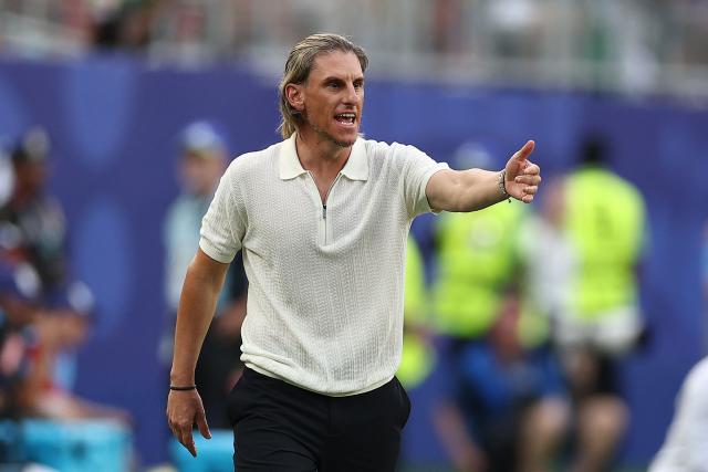 Ecuador's Argentine head coach Sebastian Beccacece gestures on the touchline during the 2026 World Cup Group E football match between Ivory Coast and Ecuador at the Philadelphia Stadium in Philadelphia on June 14, 2026.  (Photo by CHARLY TRIBALLEAU / AFP)