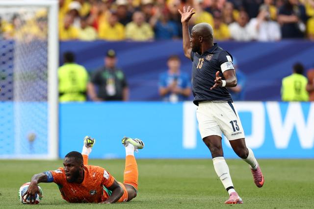 Ivory Coast's midfielder #08 Franck Kessie falls on the ground past Ecuador's forward #13 Enner Valencia during the 2026 World Cup Group E football match between Ivory Coast and Ecuador at the Philadelphia Stadium in Philadelphia on June 14, 2026.  (Photo by CHARLY TRIBALLEAU / AFP)