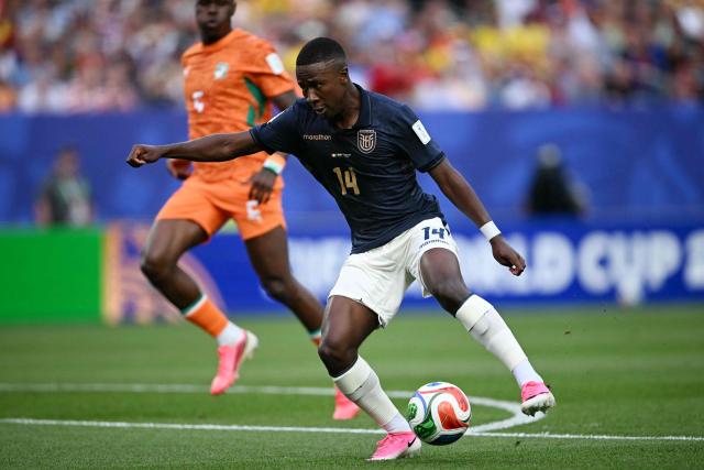 Ecuador's midfielder #14 Alan Minda controls the ball during the 2026 World Cup Group E football match between Ivory Coast and Ecuador at the Philadelphia Stadium in Philadelphia on June 14, 2026.  (Photo by MAURO PIMENTEL / AFP)