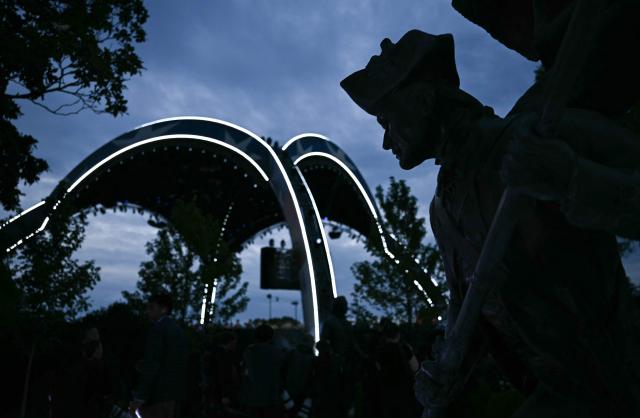A silhouette of an soldier statue is seen ahead of the “UFC Freedom 250” mixed martial arts event on the South Lawn of the White House in Washington, DC, on June 14, 2026. (Photo by Brendan SMIALOWSKI / AFP)